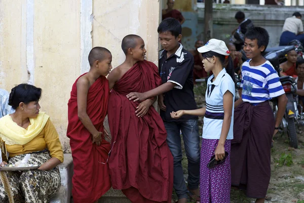 Enfants du Myanmar — Photo