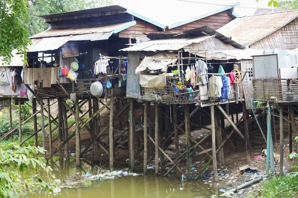 Cambodja huis door rivier — Stockfoto