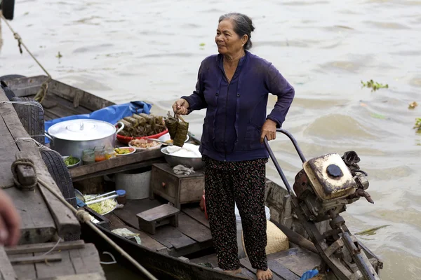 Marché flottant du delta du Mékong vietnamien — Photo
