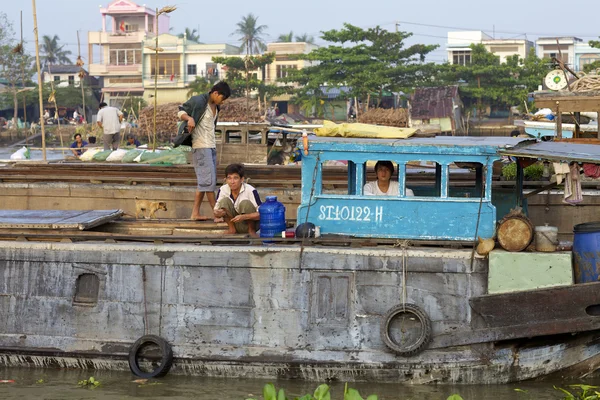 Kann tho floating market vietnam — Stockfoto