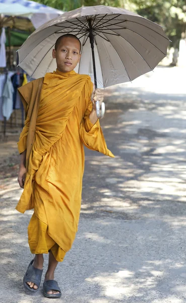 Μοναχός στην Καμπότζη — Φωτογραφία Αρχείου