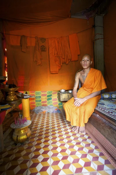 Монах в Камбодже — стоковое фото