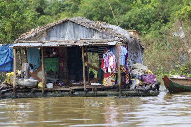 Kamboçyalı house boat tonle sap Gölü