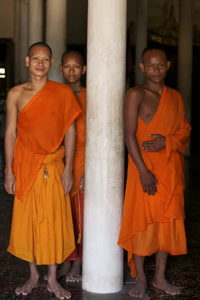 Buddhistiska munkar i kambodjanska — Stockfoto