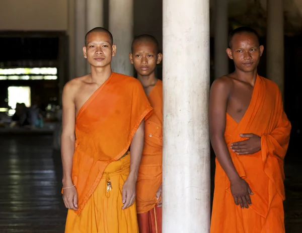 Buddhistiska munkar i kambodjanska — Stockfoto