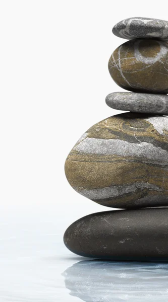 Piedras Zen en el agua — Foto de Stock