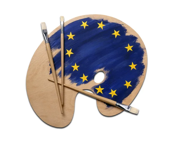 Paleta de artistas de madera cargada con pinturas de bandera europea y brus — Foto de Stock