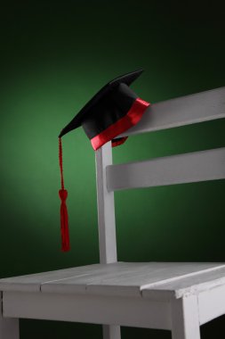 harç tahta sandalye üzerinde