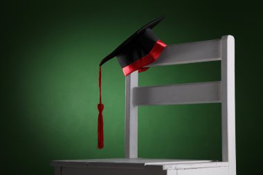 harç tahta sandalye üzerinde