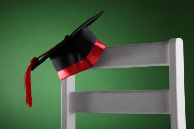 harç tahta sandalye üzerinde