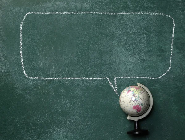 Globe on the blackboard with the speech bubble — Stock Photo, Image