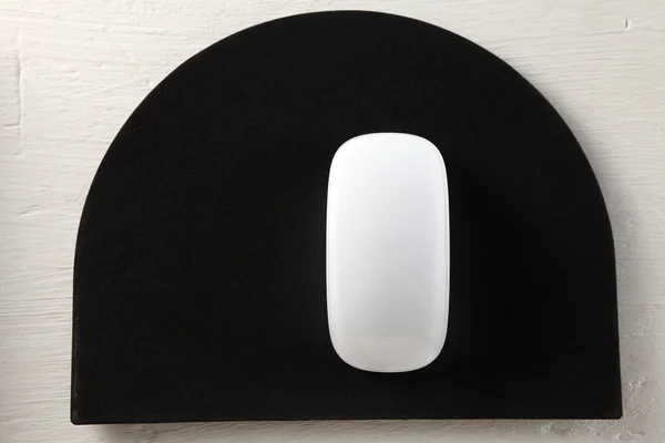 Wireless mouse on the mouse pad — Stock Photo, Image