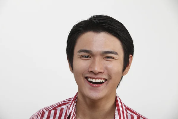 Portret van een Chinese man met glimlach — Stockfoto