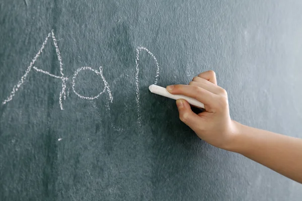 Bambina scrivendo abc — Foto Stock