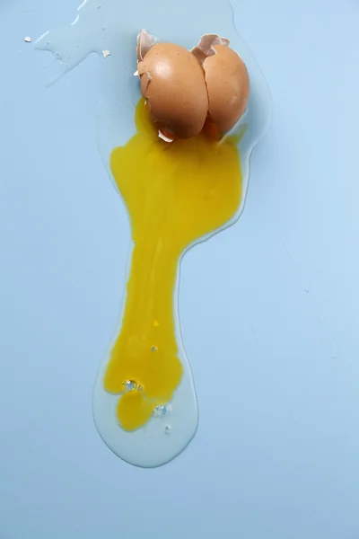 Κρόκο και ασπράδι αυγού splattered — Φωτογραφία Αρχείου
