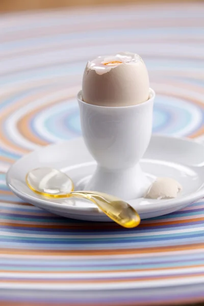 Huevo medio cocido —  Fotos de Stock