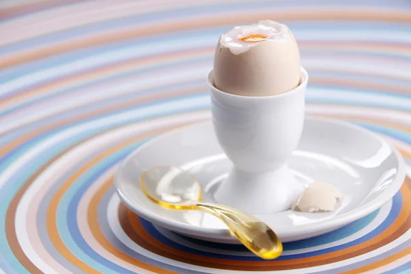 Huevo medio cocido —  Fotos de Stock