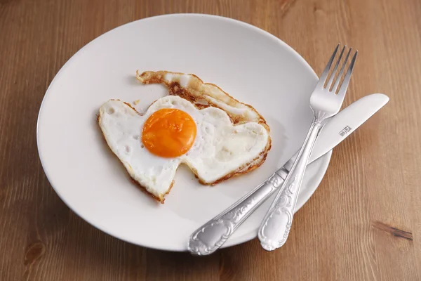Heart shape fried egg — Stock Photo, Image