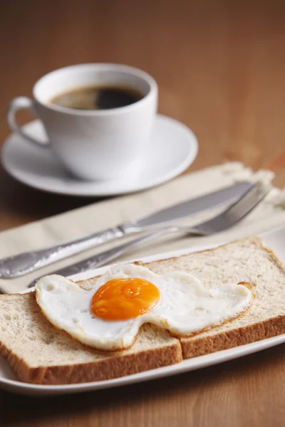 Love shape fried egg — Stock Photo, Image