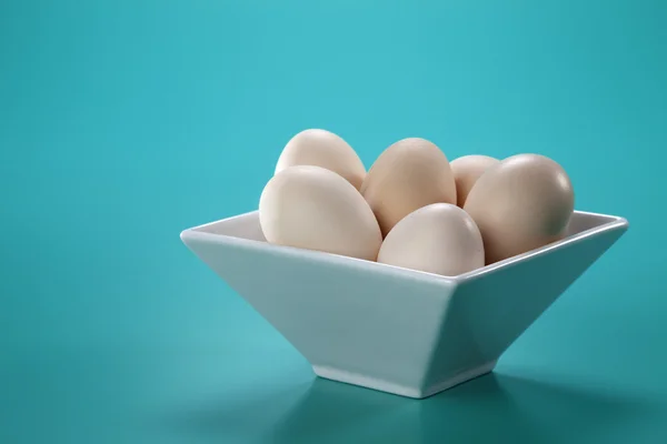 Μπολ γεμάτο αυγά — Φωτογραφία Αρχείου