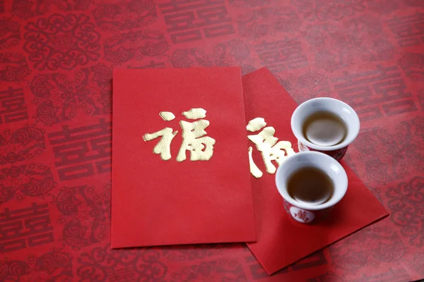 Tazza da tè e pacchetto rosso — Foto Stock