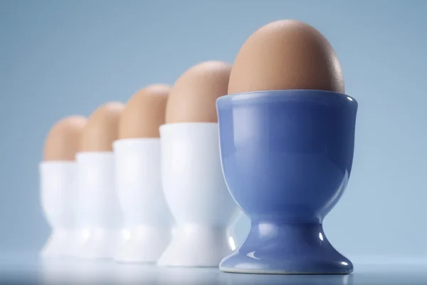 Наполовину варене яйце — стокове фото