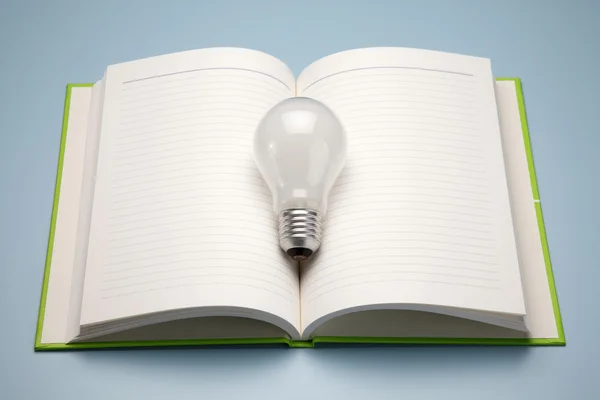 Ein Buch und eine Lampe — Stockfoto