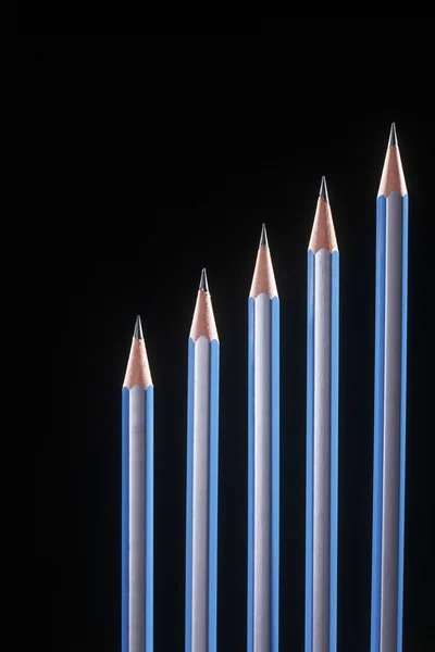 Ołówek formie wykres na ciemnym tle — Zdjęcie stockowe