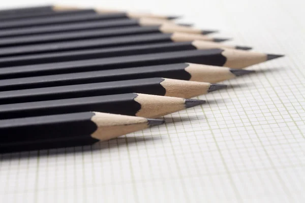 Image stock du crayon arranger dans une rangée — Photo