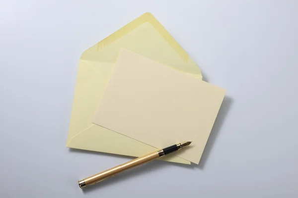 Φάκελος επιστολή και στυλό — Φωτογραφία Αρχείου