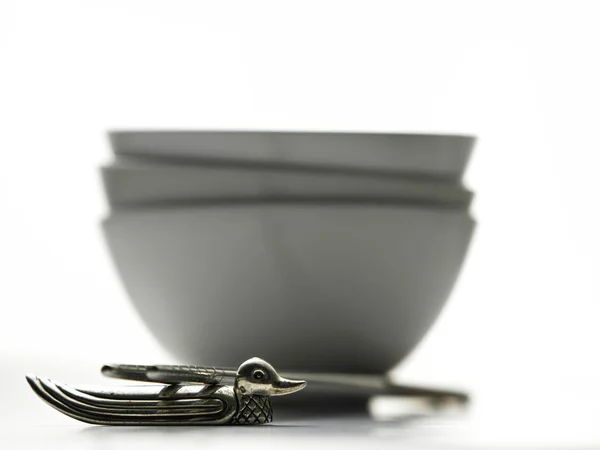 筷子和堆栈的白碗 — 图库照片