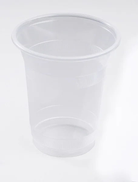 Уберите пластиковую чашку — стоковое фото