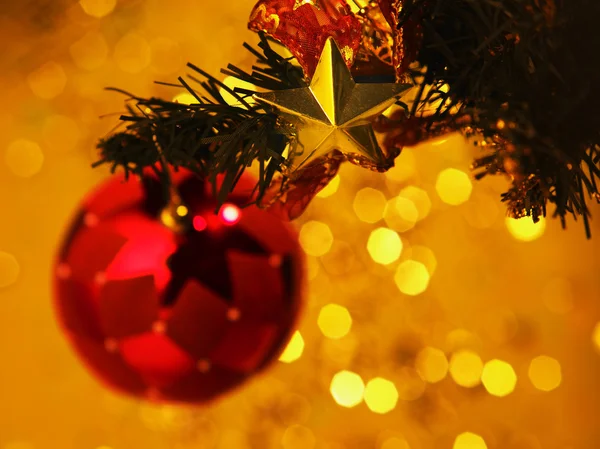 Dekorationsartikel, Kugel am Weihnachtsbaum — Stockfoto