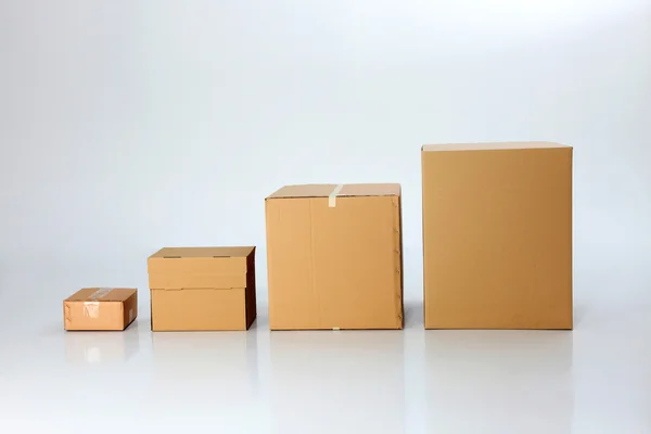 Quatro tamanho de diferença de caixa em uma linha — Fotografia de Stock