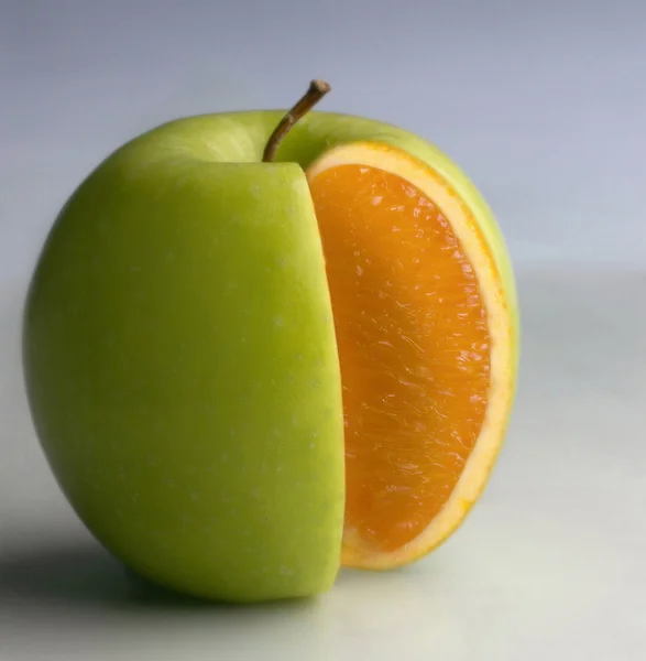 苹果与橘子内容 — 图库照片