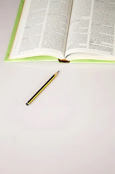 Książka i ołówek — Zdjęcie stockowe