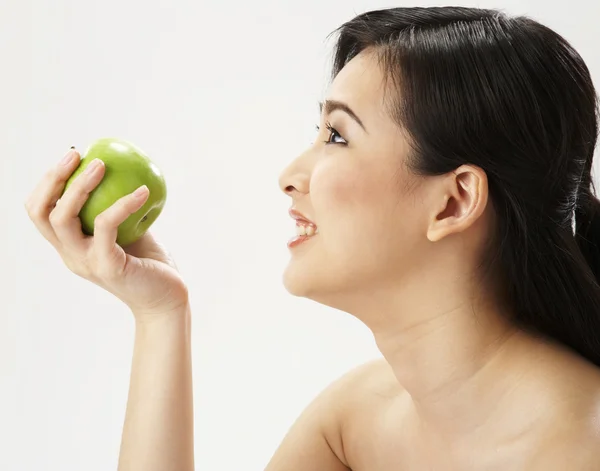 Young woman holding apple — Stock Photo, Image