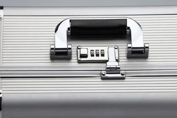 Primer plano de maletín de seguridad de metal en plata . — Foto de Stock