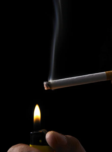 Zigarette mit Rauch — Stockfoto