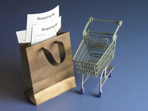 Koszyk na zakupy, zakupy, lista i ołówek — Zdjęcie stockowe