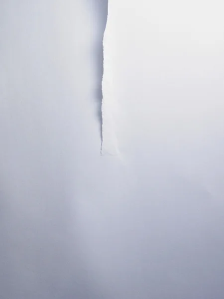 半分に引き裂きホワイト ペーパー — ストック写真