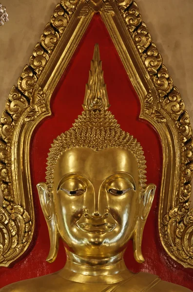 Thailand, bangkok, chinatown district, yaowarat road, traimitwitthayaram tempel (wat traimit), de 5,5 ton Gouden Boeddha (phra sukhothai traimit) — Stockfoto