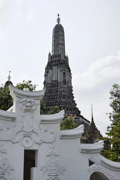泰国，曼谷，艾区，阿伦寺 (wat 阿伦 ratchawararam) — 图库照片