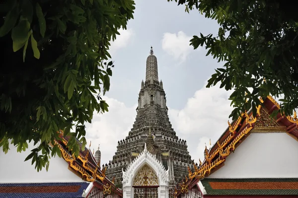 泰国，曼谷，艾区，阿伦寺 (wat 阿伦 ratchawararam) — 图库照片