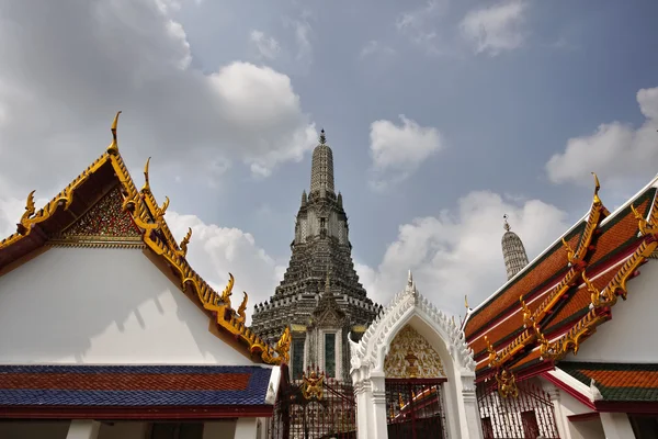Thailand, bangkok, yai distrikt, arun tempel (wat arun ratchawararam) — Stockfoto