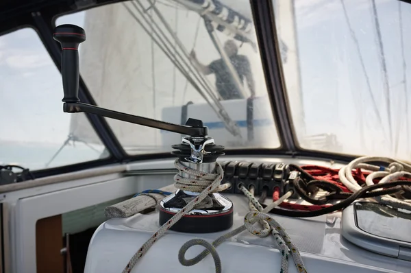 Italy, Sicily, Mediterranean Sea, cruising on a sailing boat, winch — Stock Photo, Image