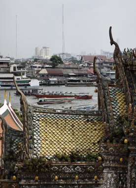 Tayland, bangkok, chao praya Nehri manzarası ve arun tapınaktan görülen şehir manzarası