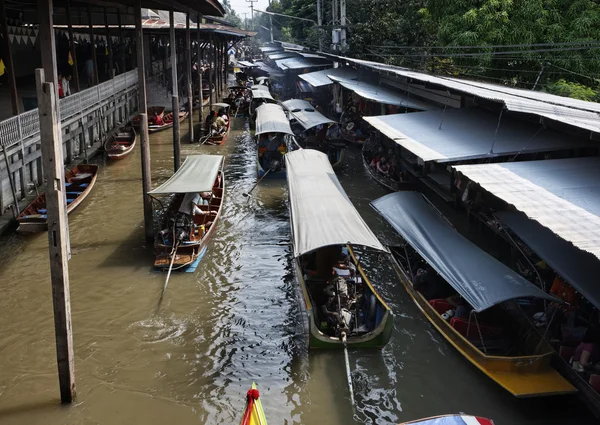 Tajlandia, bangkok, drewniane łodzie tajski w pływających rynku — Zdjęcie stockowe