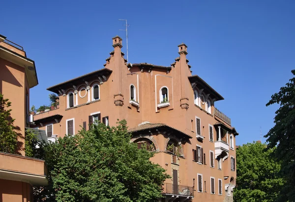 Italy, Rome, Garbatella, old building facade — Stock Photo, Image