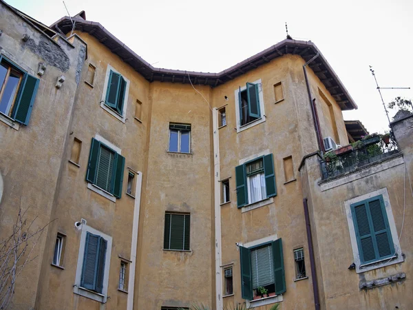 Włochy, Rzym, garbatella, stary budynek fasada — Zdjęcie stockowe